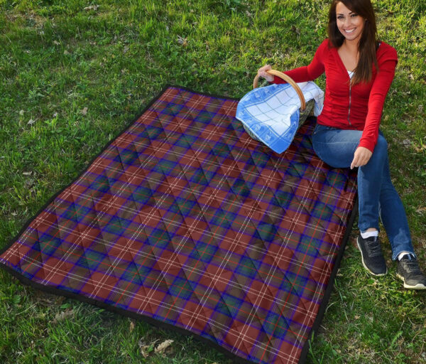 Tartanclans Premium Quilt, Chisholm Hunting Modern Tartan Quilt - Image 2