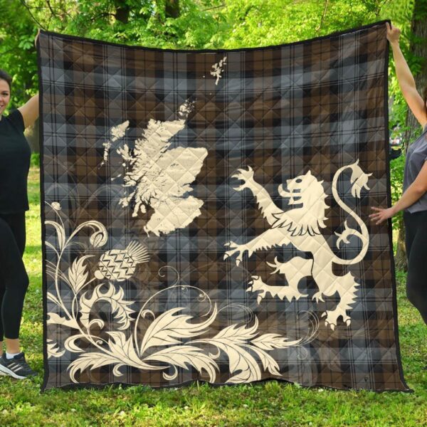 BlackWatch Weathered Clan Quilt, Scottish Tartan BlackWatch Weathered Clans Premium Quilt Lion Thistle Map Style