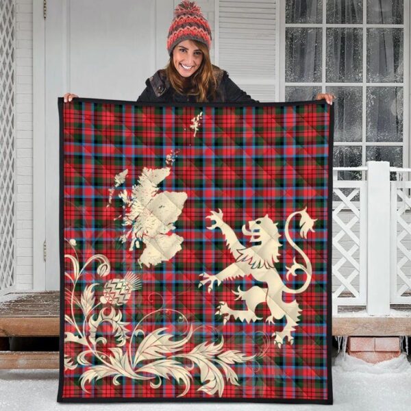 MacDuff Modern Clan Quilt, Scottish Tartan MacDuff Modern Clans Premium Quilt Lion Thistle Map Style - Image 3