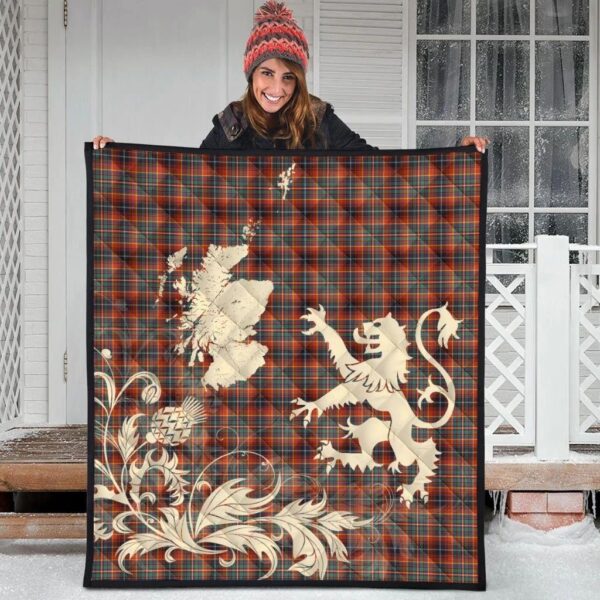 Innes Ancient Clan Quilt, Scottish Tartan Innes Ancient Clans Premium Quilt Lion Thistle Map Style - Image 3