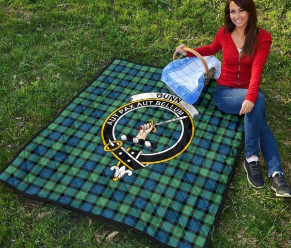 Tartanclans Premium Quilt, Gunn Ancient Tartan Quilt - Image 2