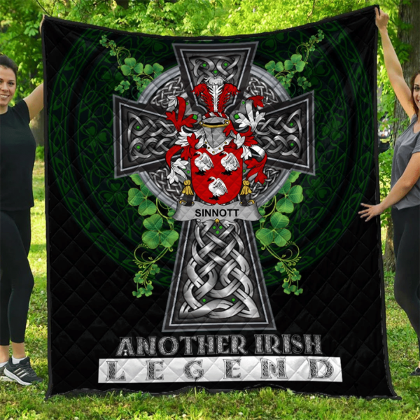 Sinnott or Synnott Irish Family Crest Premium Quilt - Irish Legend