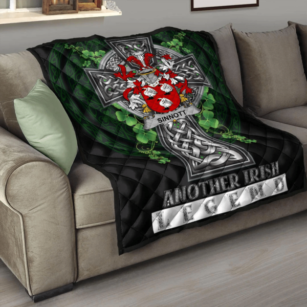 Sinnott or Synnott Irish Family Crest Premium Quilt - Irish Legend - Image 3