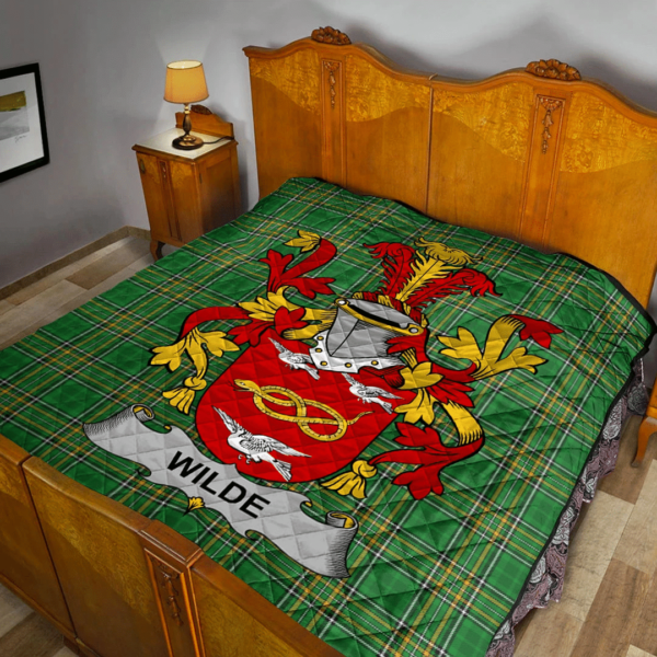 Wilde Irish Family Crest Premium Quilt - Irish National Tartan - Image 2