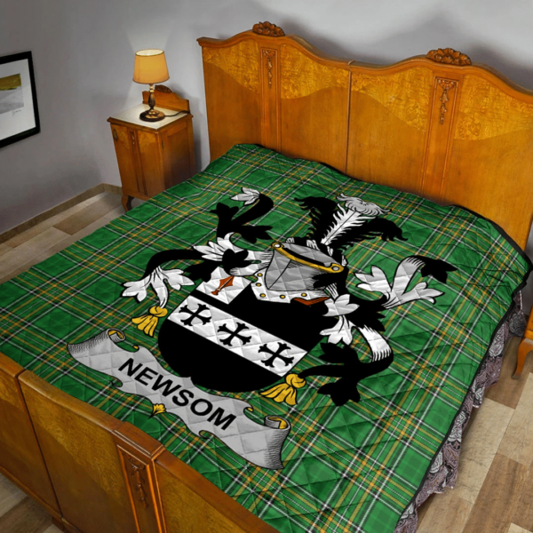 Newsom Or Newsam Irish Family Crest Premium Quilt - Irish National Tartan - Image 2