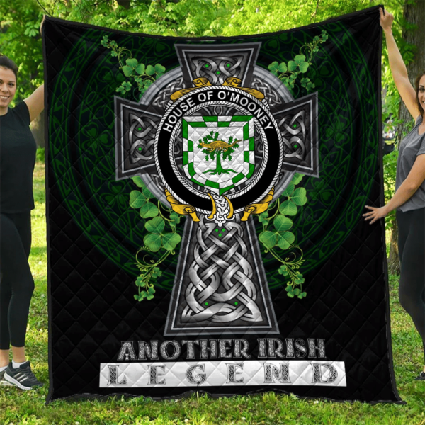 House of O'MOONEY Irish Family Crest Premium Quilt - Irish Legend