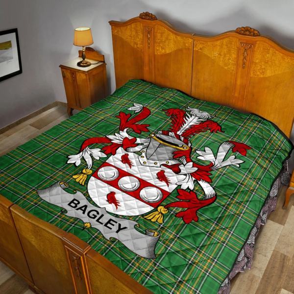 Bagley Or Begley Irish Family Crest Premium Quilt - Irish National Tartan - Image 2