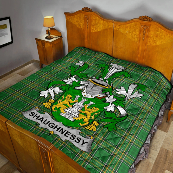 Shaughnessy Or O'Shaughnessy Irish Family Crest Premium Quilt - Irish National Tartan - Image 2