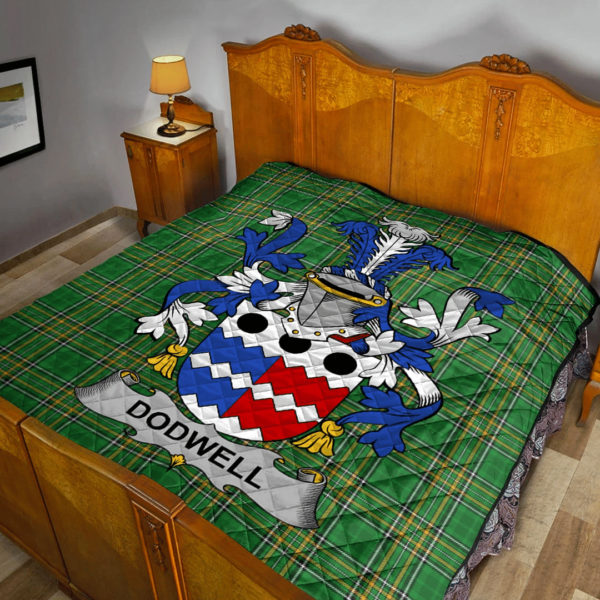 Dodwell Irish Family Crest Premium Quilt - Irish National Tartan - Image 2